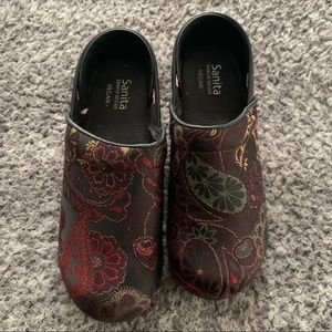 NEW IN BOX Sanita Paisley Clogs